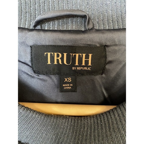 Truth By Republic Textured Faux Fur Gray Boxy Pullover Sweater Women Size XS - Picture 4 of 10